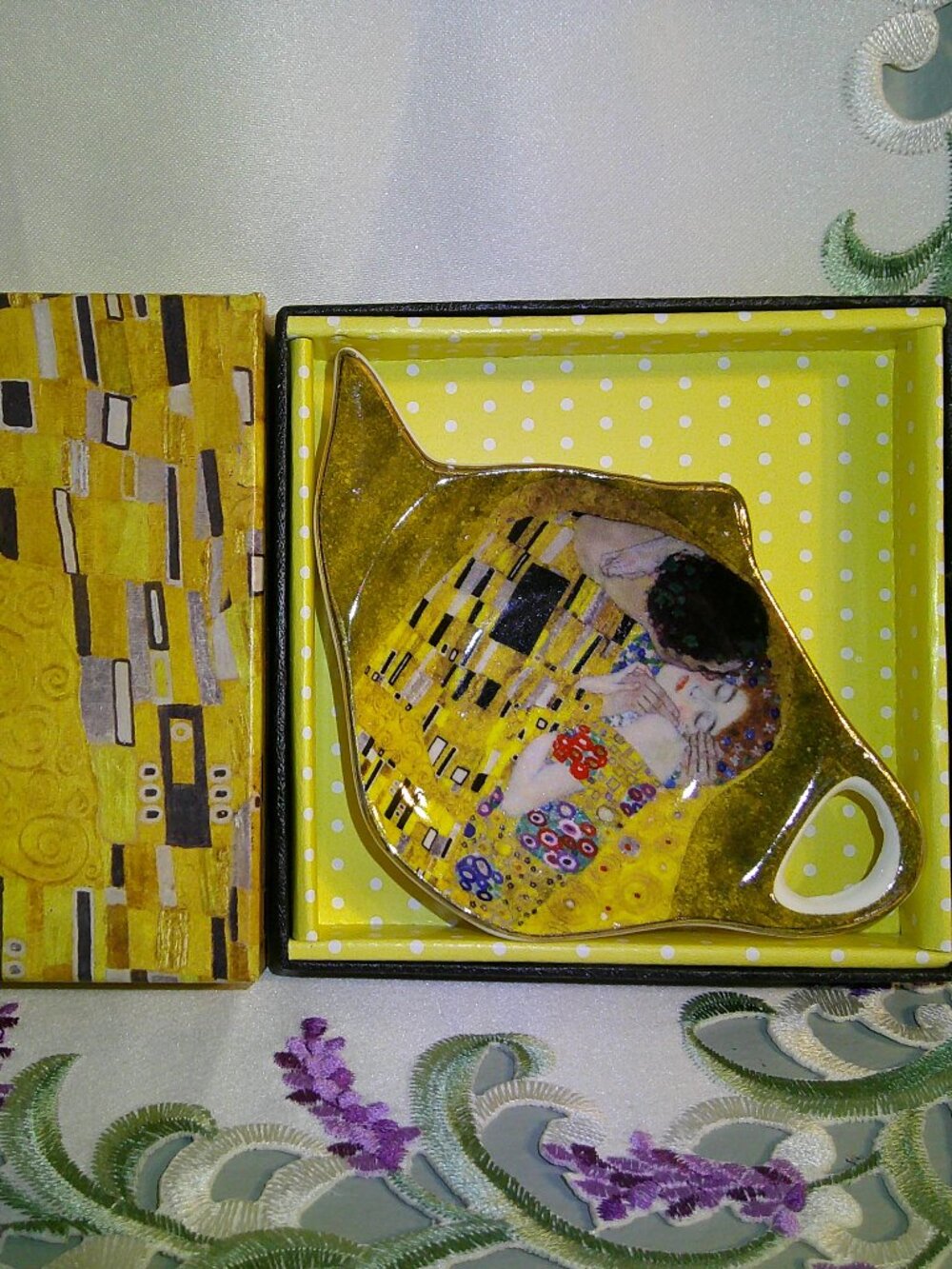 Gustav Klimt Painting The Kiss Tea Bag Holder from Belvedere Museum New in Box